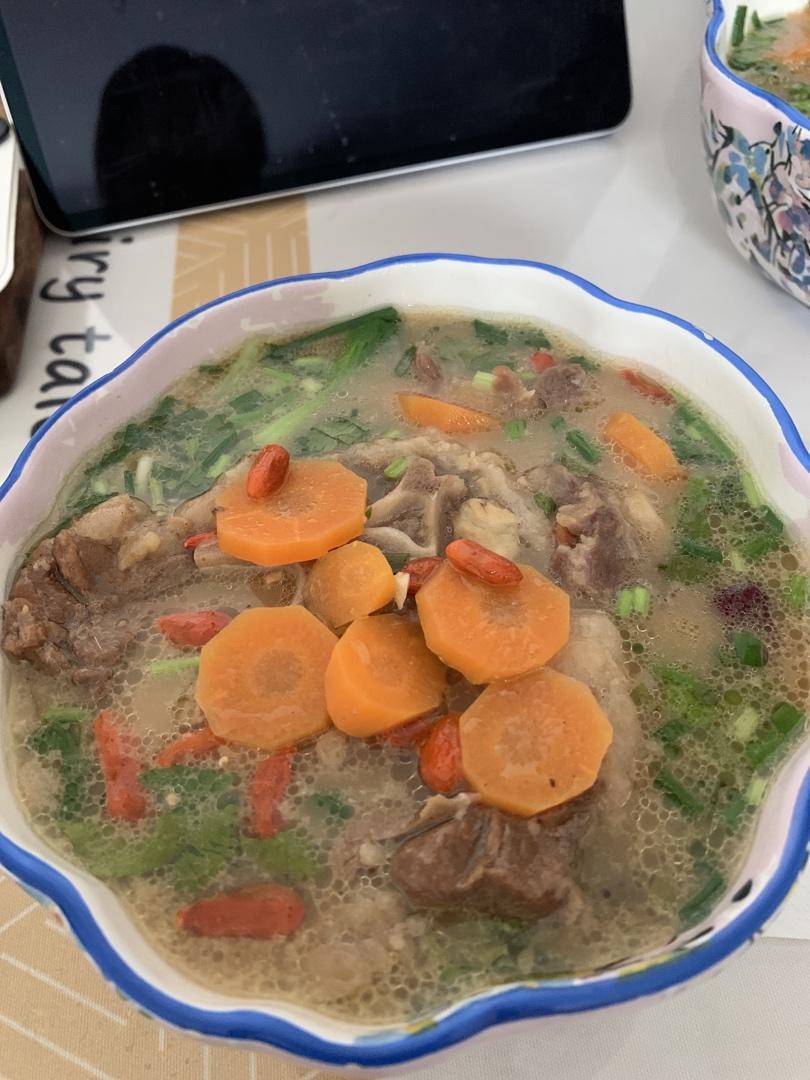 牛尾汤(不仅汤好喝，牛尾更有滋味)