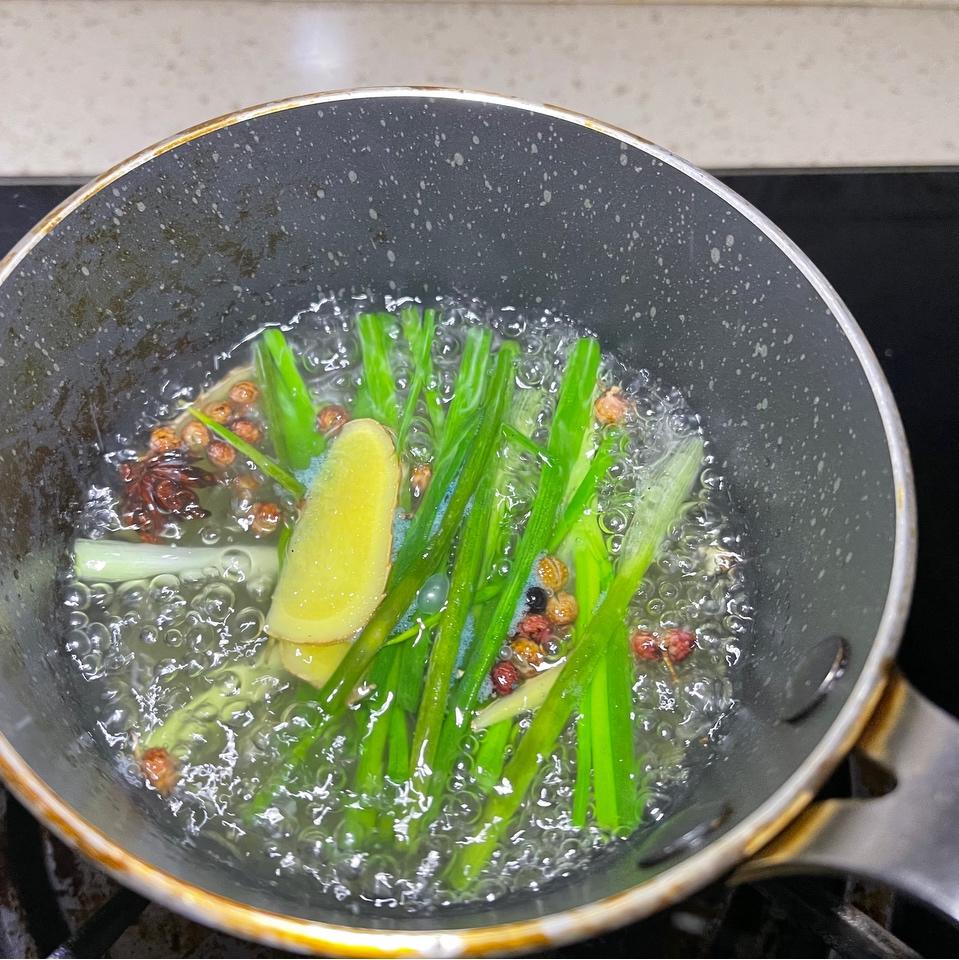 极度鲜美的鱿鱼蒸肉饼的做法 步骤1