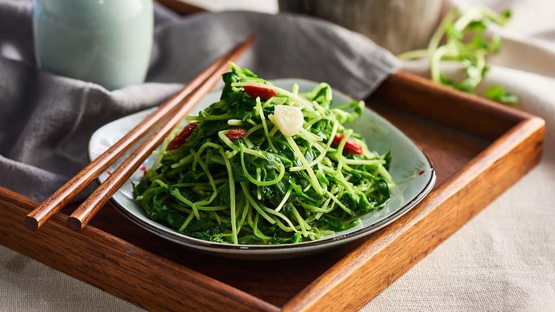 清炒豌豆尖-米博多功能烹饪机的做法