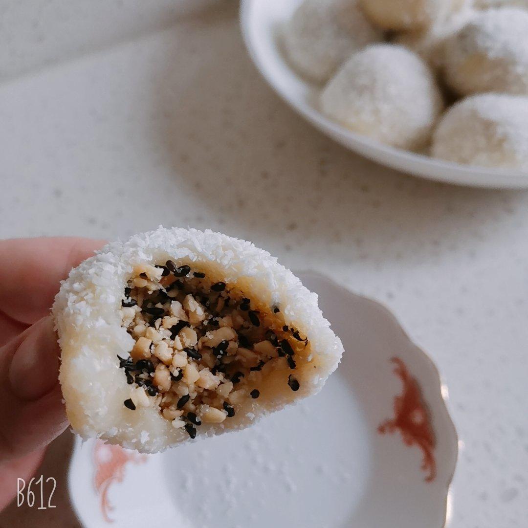 自制糯米糍（花生黑芝麻和豆沙夹心）