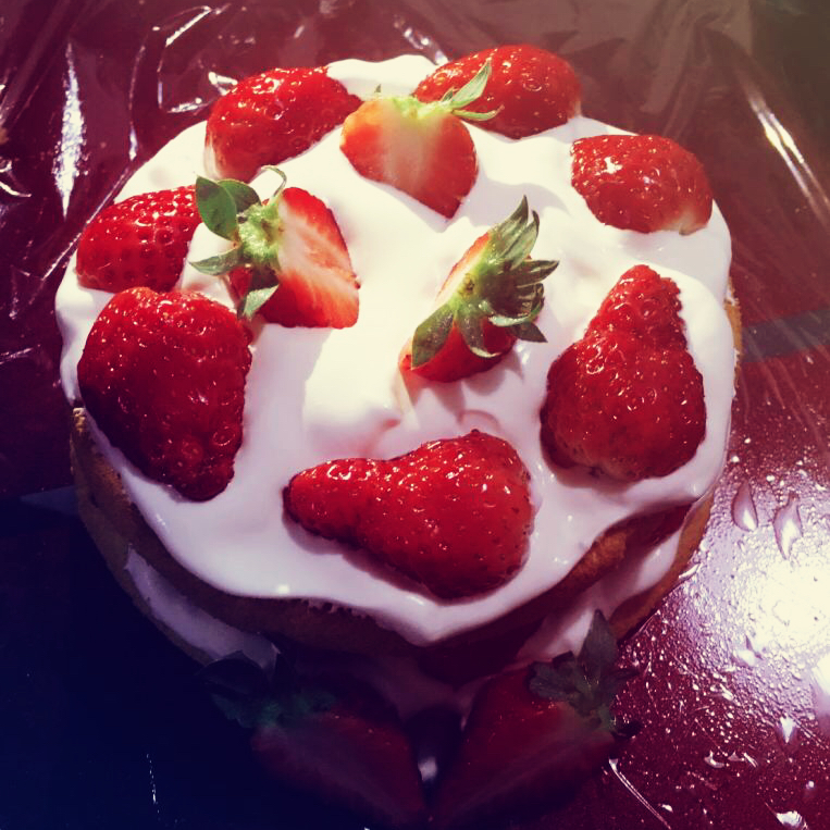 武粗粗做的草莓裸蛋糕