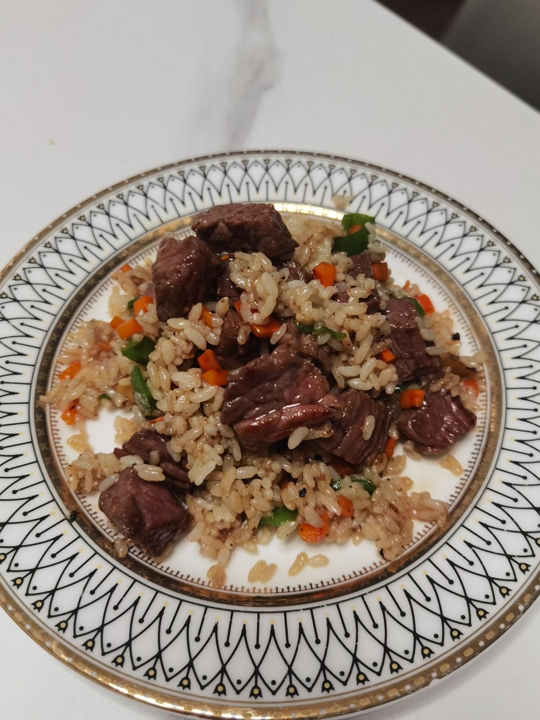 孩子最爱吃香喷喷的牛肉粒炒饭