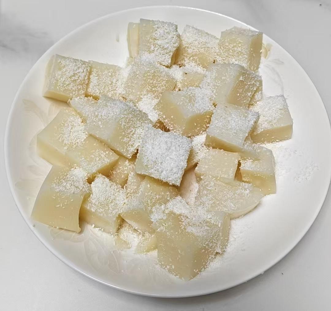 无需烤箱！奶香味浓郁！香甜嫩滑的椰蓉奶糕