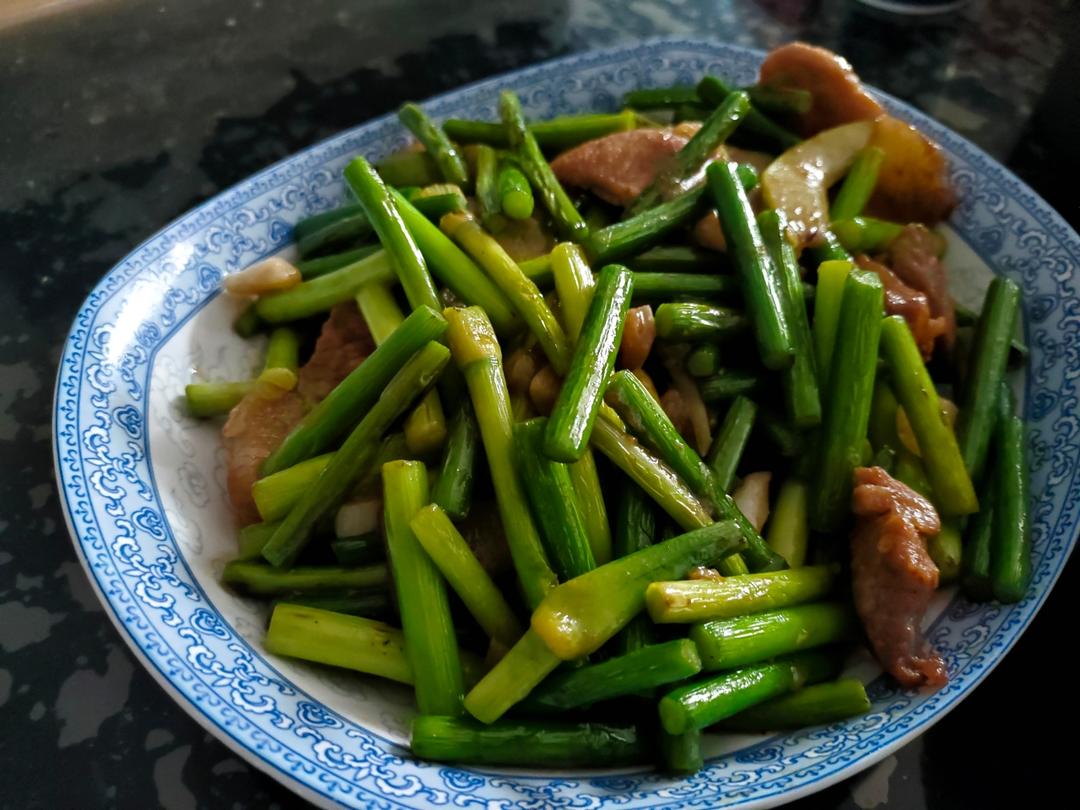 简单易做的下饭菜－蒜苔炒肉