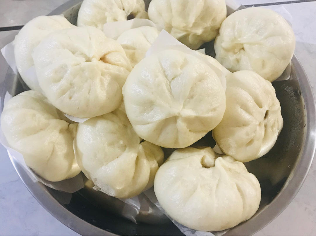 云朵般松软爆浆蜜汁叉烧包