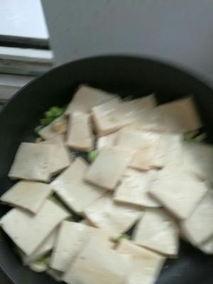千叶豆腐炒香芹的做法 步骤5