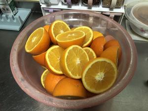 无添加好制作清新可口的橙汁果冻的做法 步骤1
