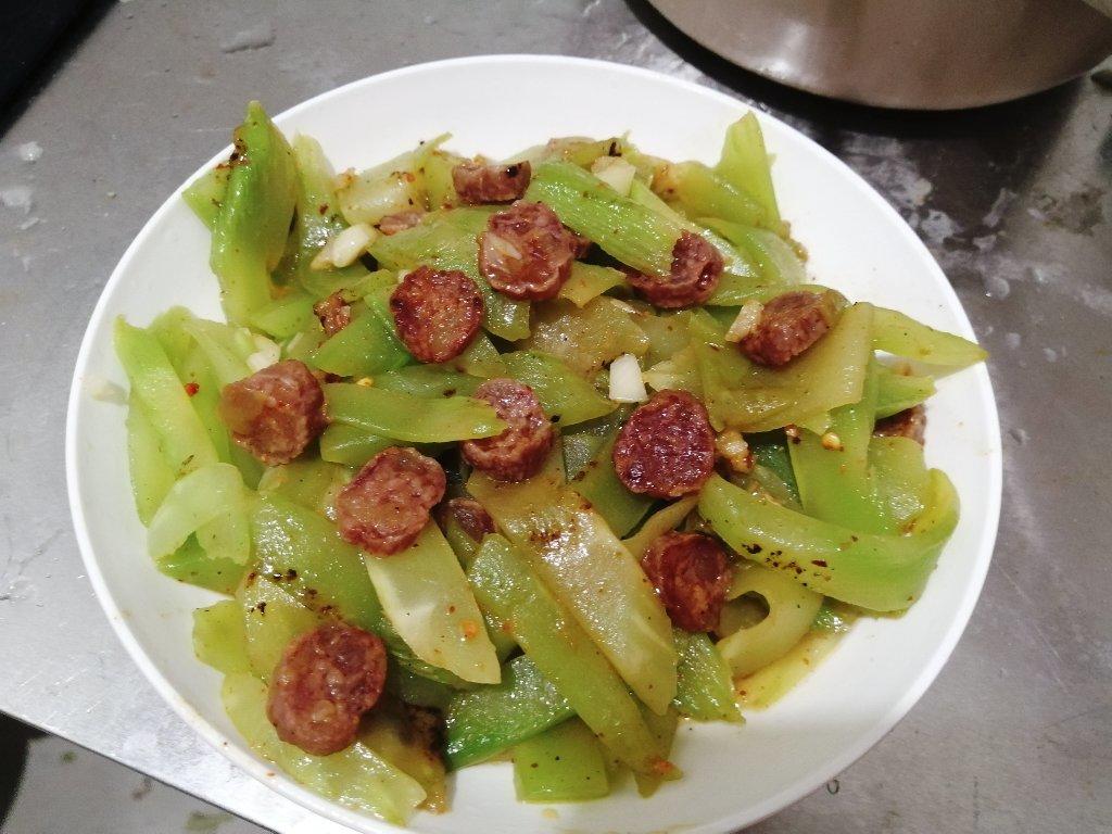 莴笋炒腊肠