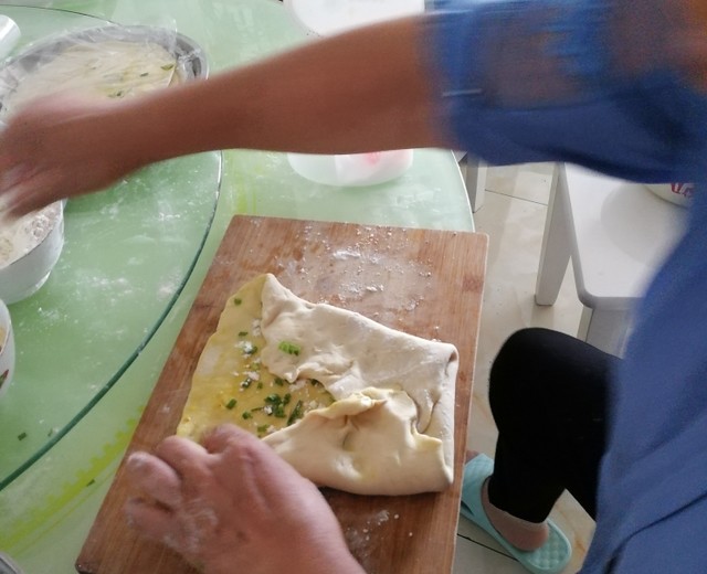 步骤图 妈妈牌的葱油饼油饼的做法 妈妈牌的葱油饼油饼的做法步骤 菜谱 下厨房 步骤图 妈妈牌的葱油饼油饼的做法 妈妈牌的葱油饼油饼的做法步骤 菜谱 下厨房