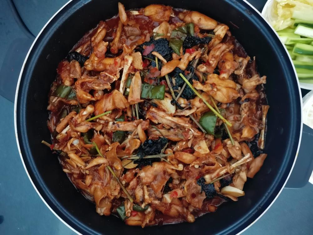 青椒紫苏牛蛙锅