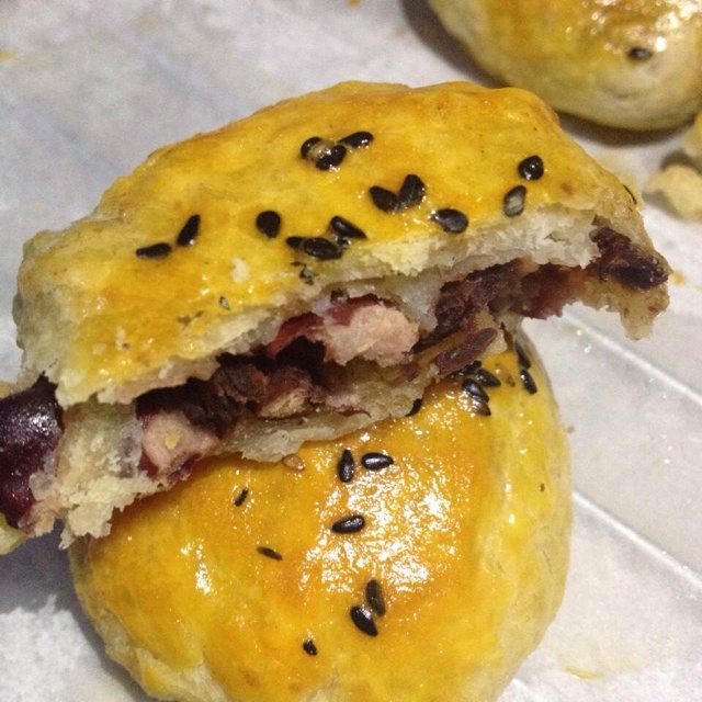 香酥黑芝麻红豆饼