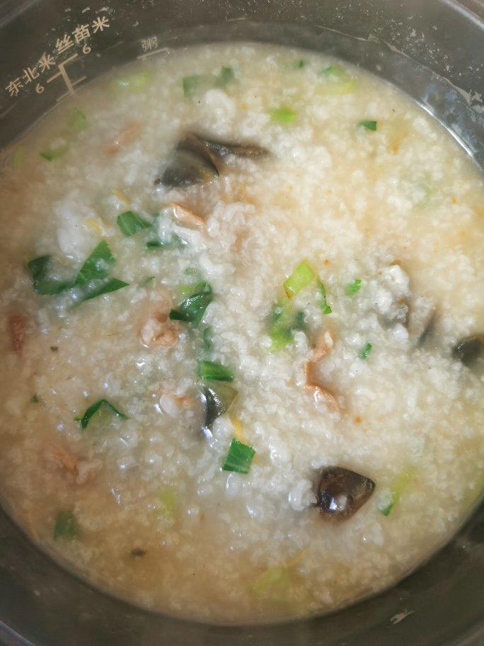 妈妈👩教我做的皮蛋瘦肉粥🥣简单快捷美味😋