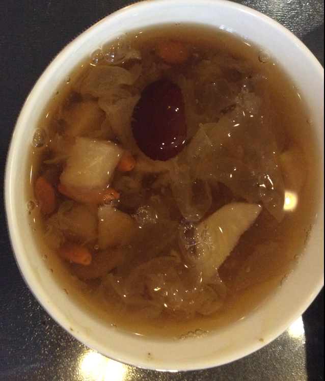 冰糖银耳红枣汤