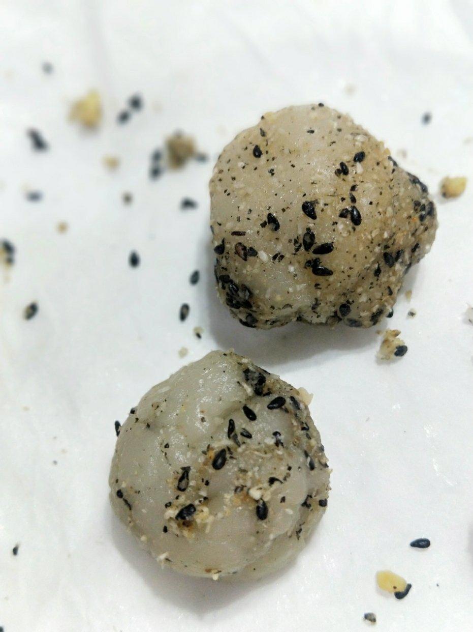 外酥里糯的核桃芝麻糯米卷