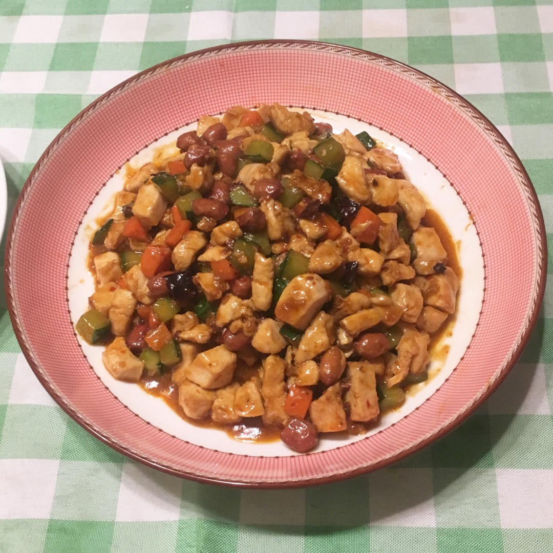 〈宫保鸡丁〉，小时候最爱的菜之一，郫县豆瓣酱版。欣小厨 😉