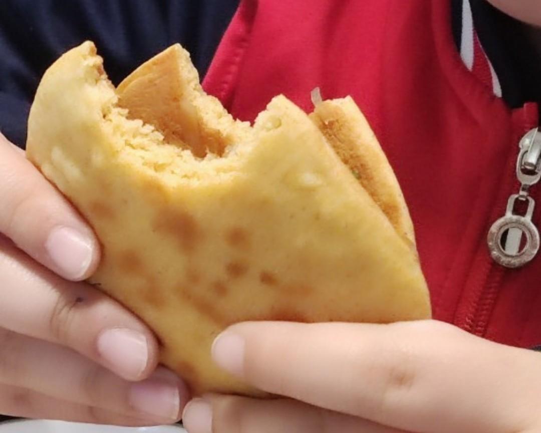 比铜锣烧还好吃的早餐玉米饼，不用和面，不用揉面，简单快捷营养又美味。