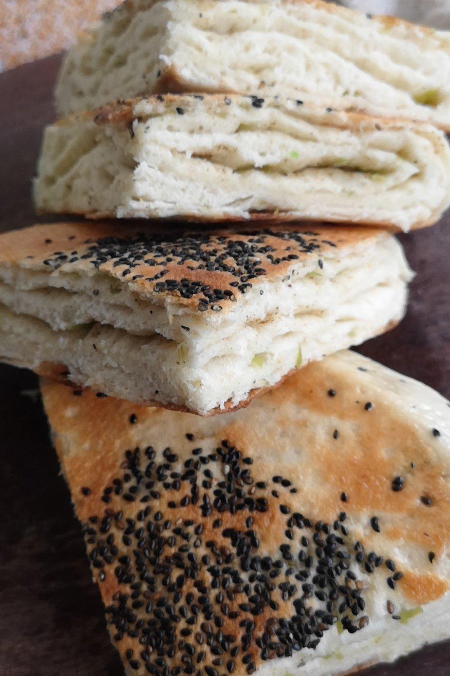 发面版葱油饼
