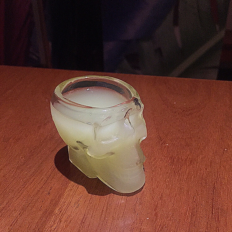慵懒阿曌做的【孟婆汤】鸡尾酒