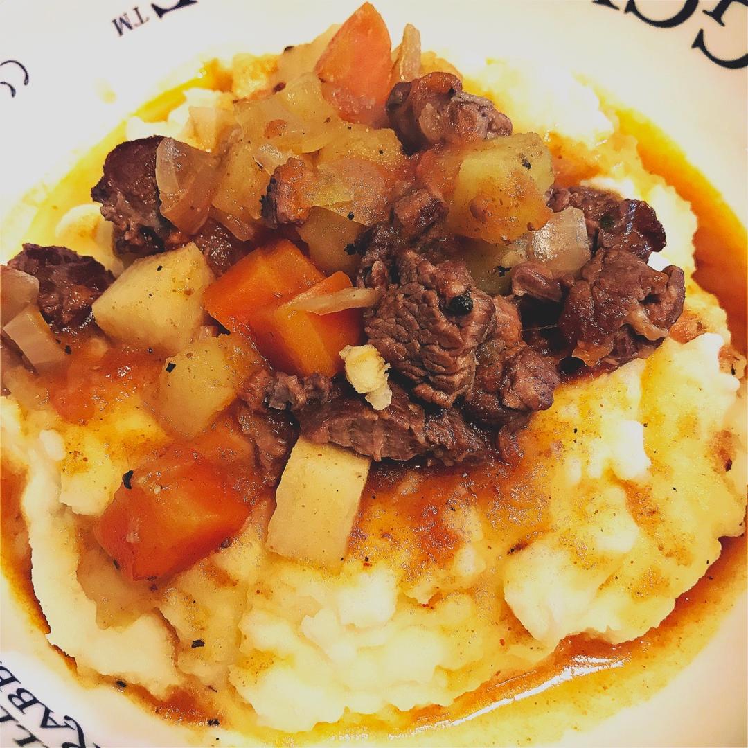 goulash soup 匈牙利炖牛肉汤