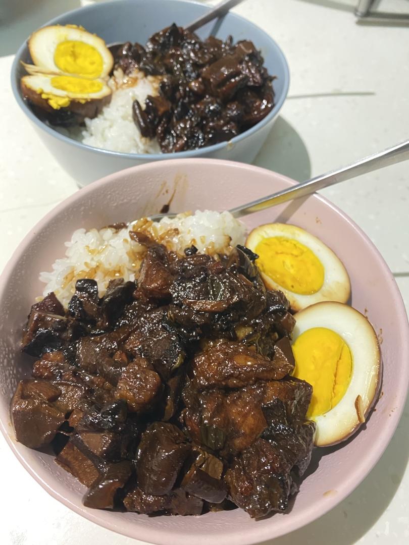 洋葱酥卤肉饭