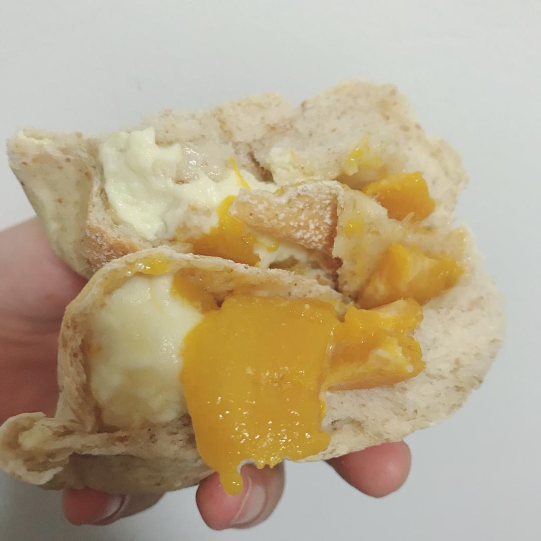 全麦制作≠口感粗糙，这款蓝莓软欧既有麦香又口感柔润