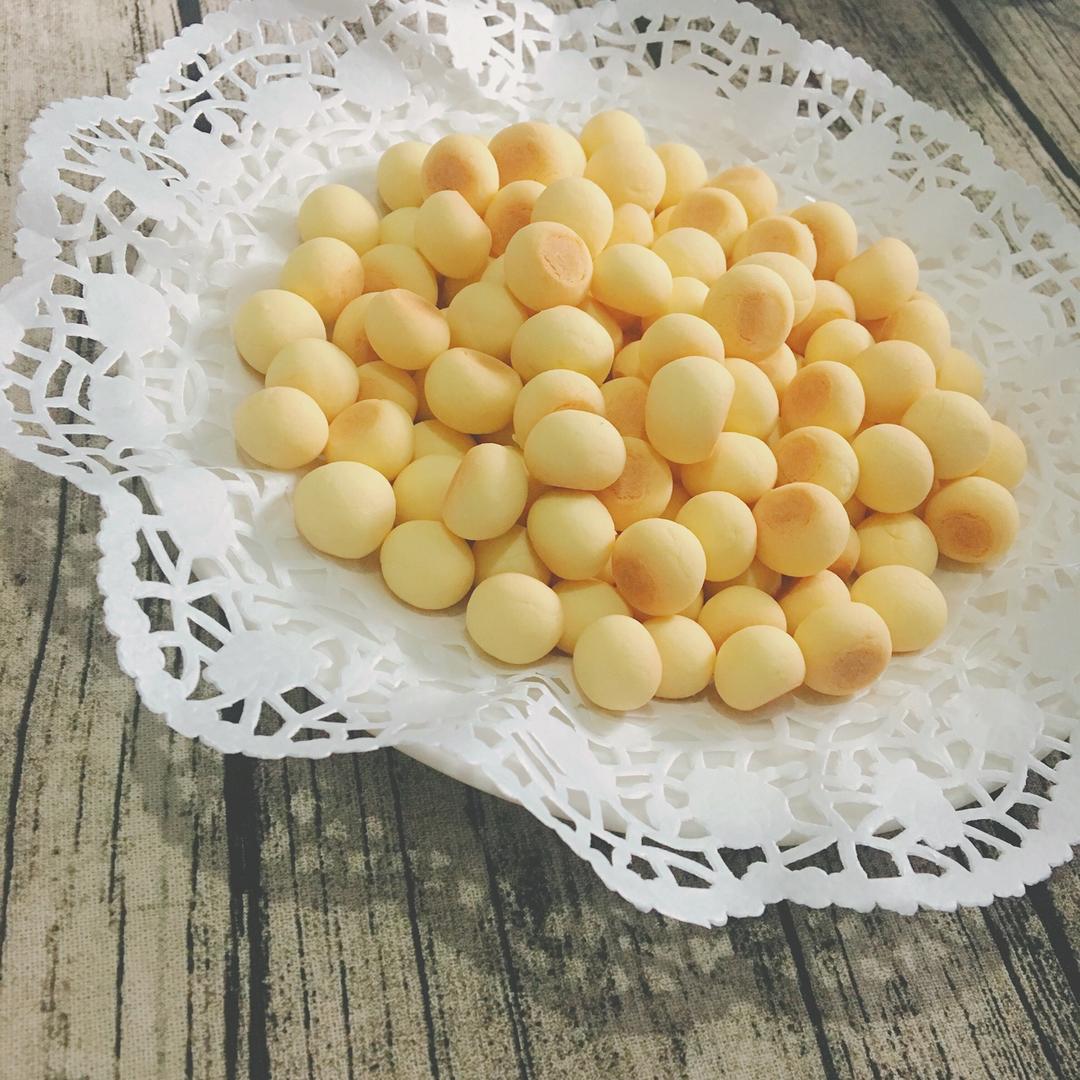 入口即化的无添加蛋黄溶豆
