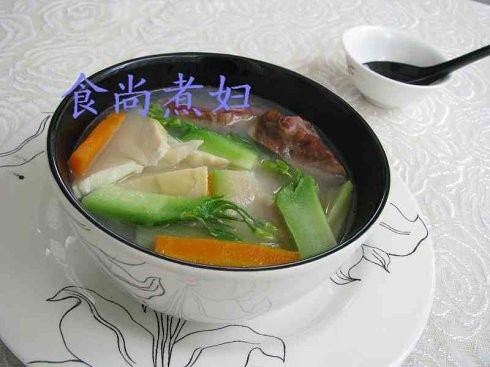 鲜蔬腊鸭汤的做法