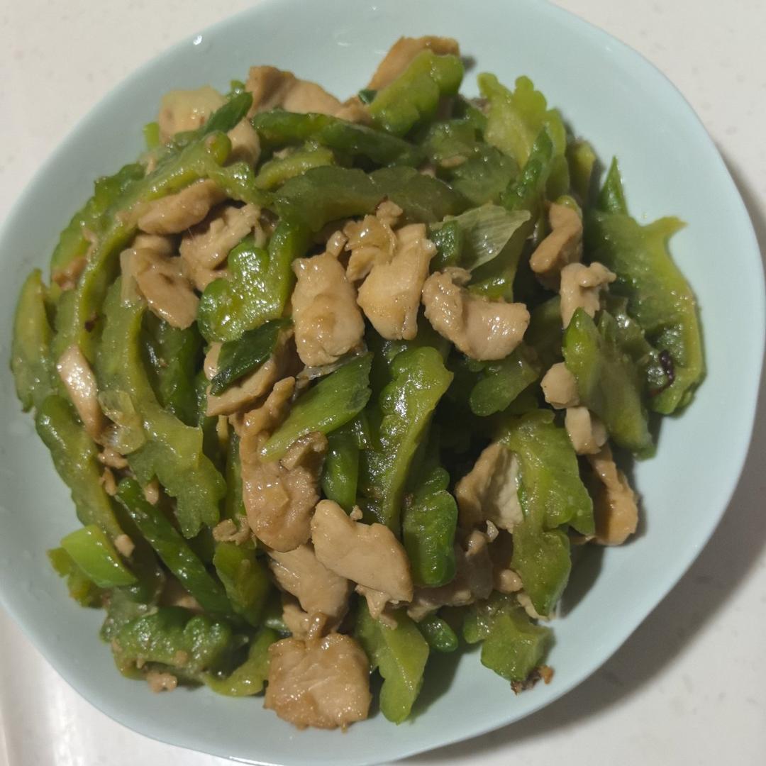 鸡脯肉炒苦瓜
