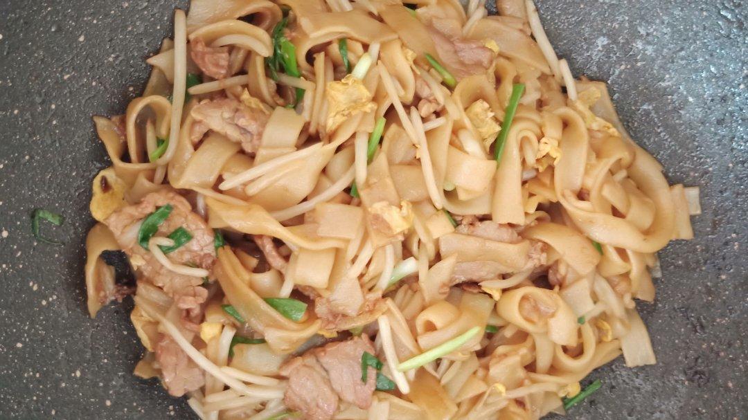 牛肉炒河粉