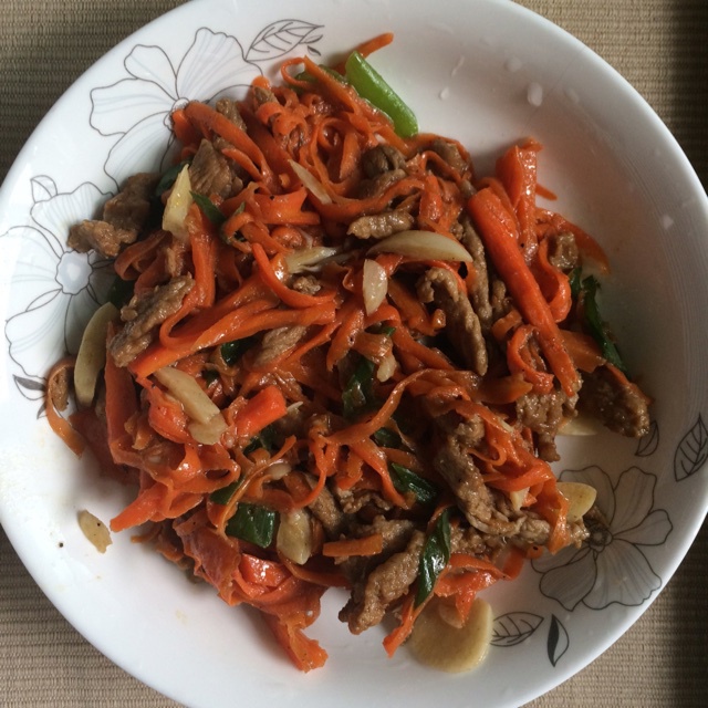 胡萝卜炒牛肉