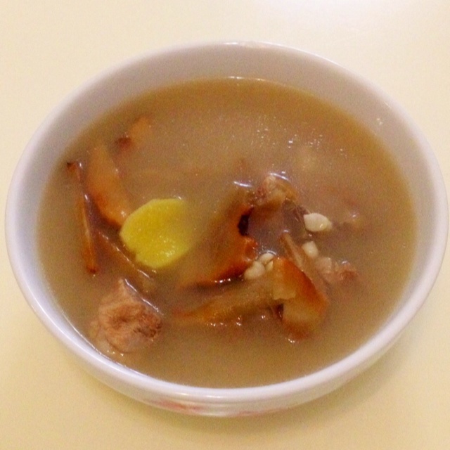 土茯苓薏米猪骨汤