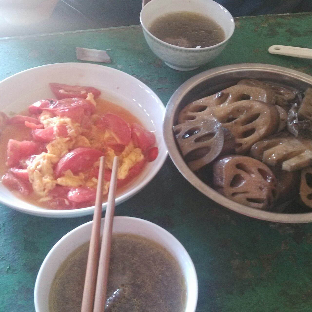 小妮子在厨房各种瞎折腾