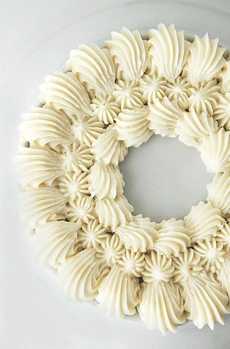 Classic Vanilla Buttercream Frosting的做法