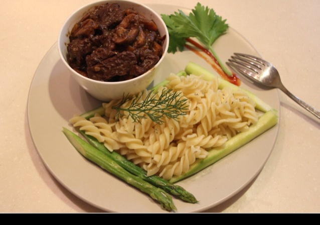 红酒炖牛肉