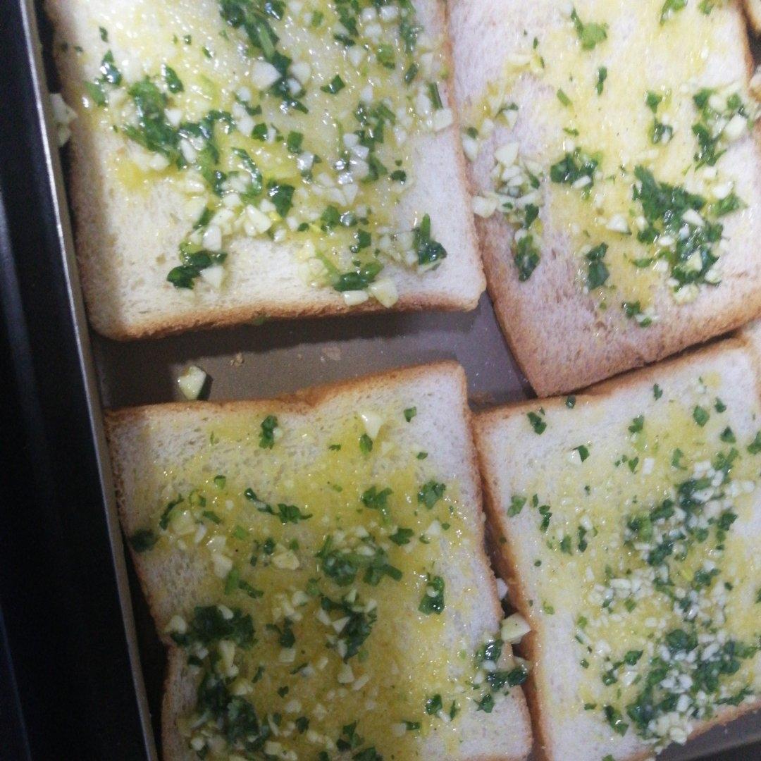 黄油蒜蓉烤土司