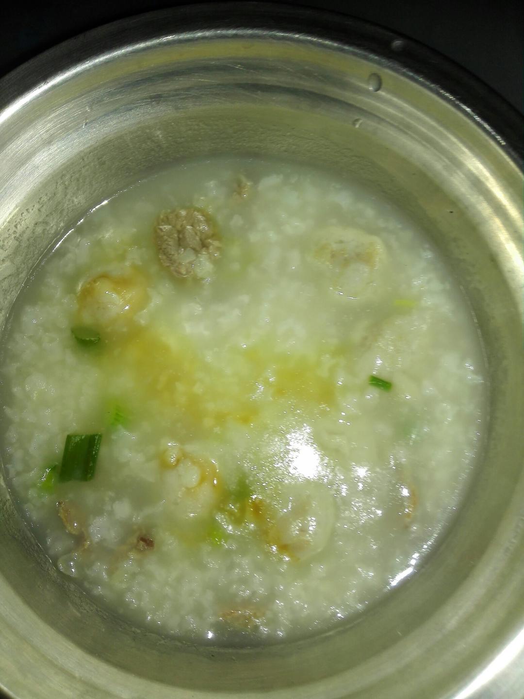 电饭煲版皮蛋瘦肉粥