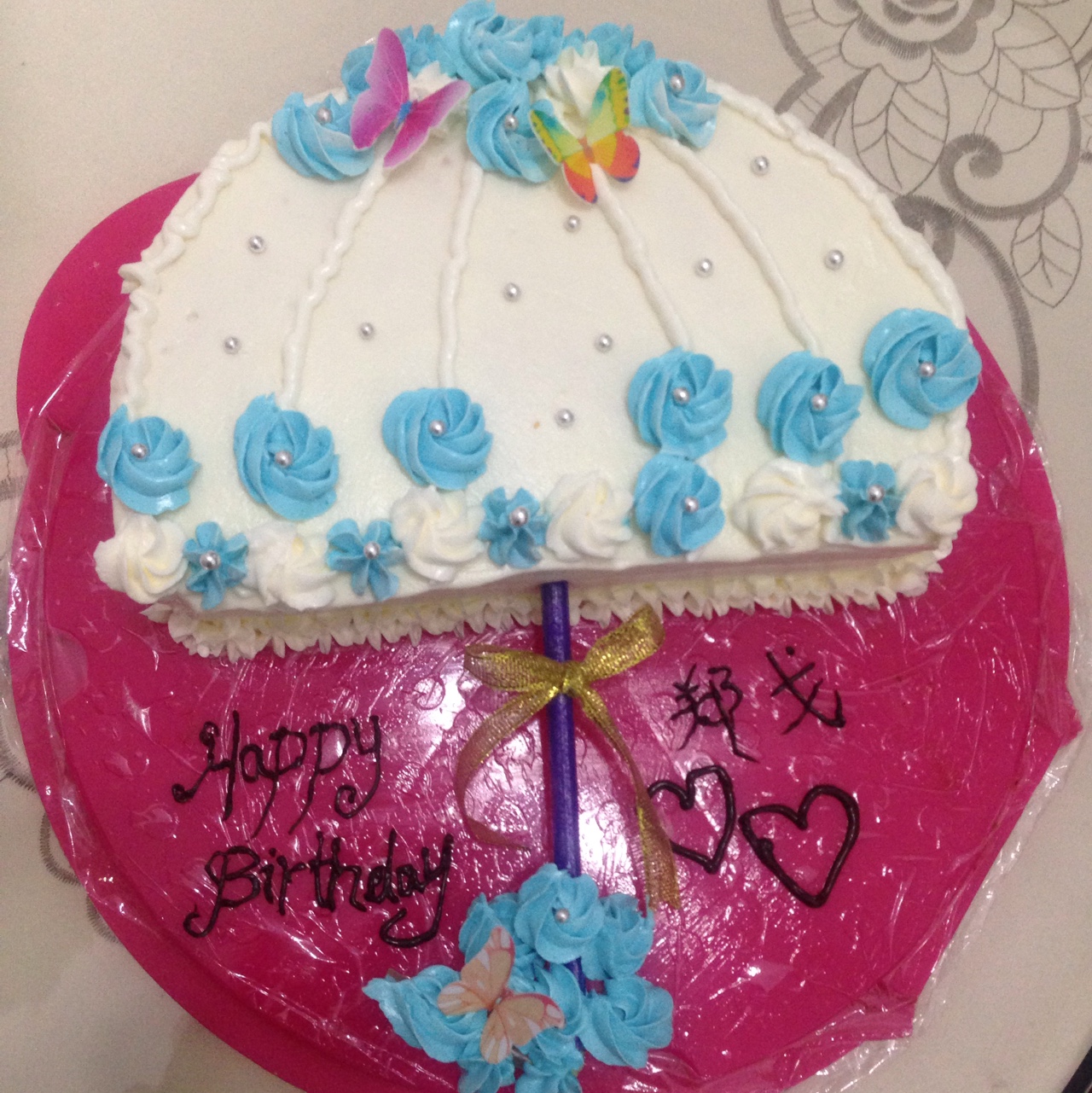 三主一仆做的雨伞蛋糕