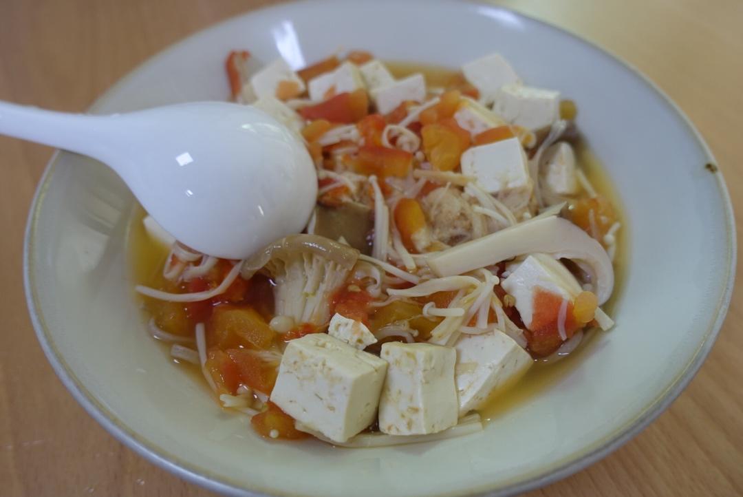 减脂快手菜～番茄金针菇豆腐汤
