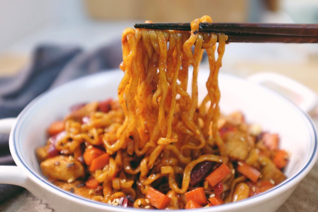 宫保鸡丁火鸡拌面