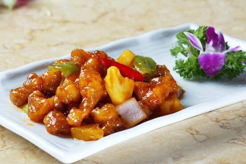 菠萝咕咾肉 Sweet and Sour Pineapple Pork 菠萝咕咾肉 Sweet and Sour Pineapple Pork