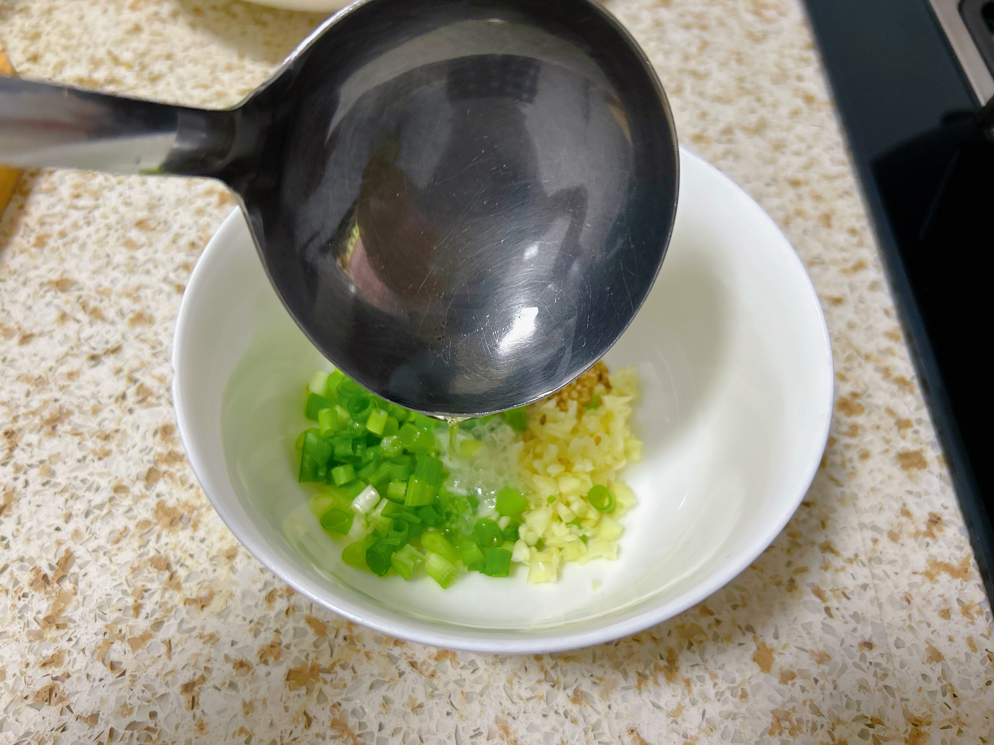 连汤都能喝完的酸汤米线的做法 步骤3