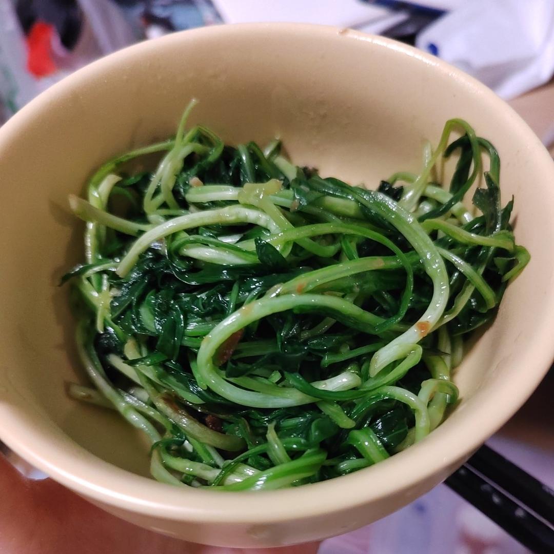 厨房新手入门级：清炒马兰头（超级快手菜）