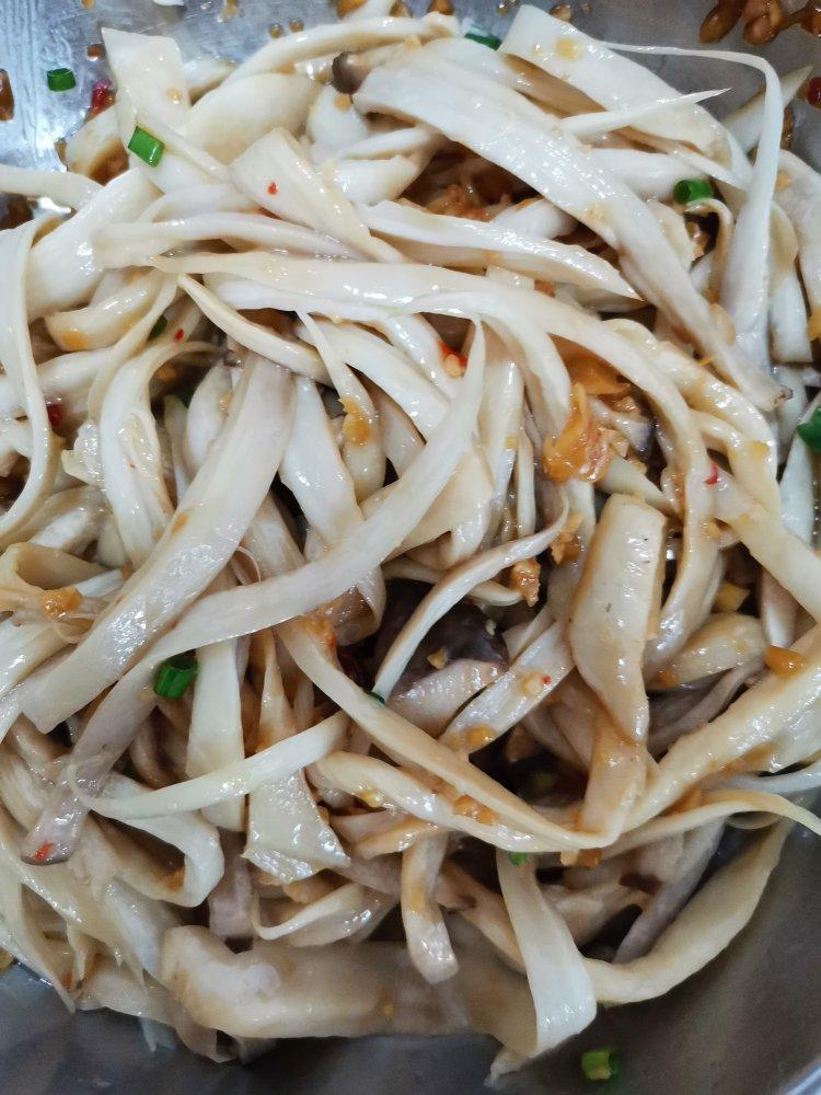 比肉还好吃的【手撕凉拌杏鲍菇】，上桌扫光光