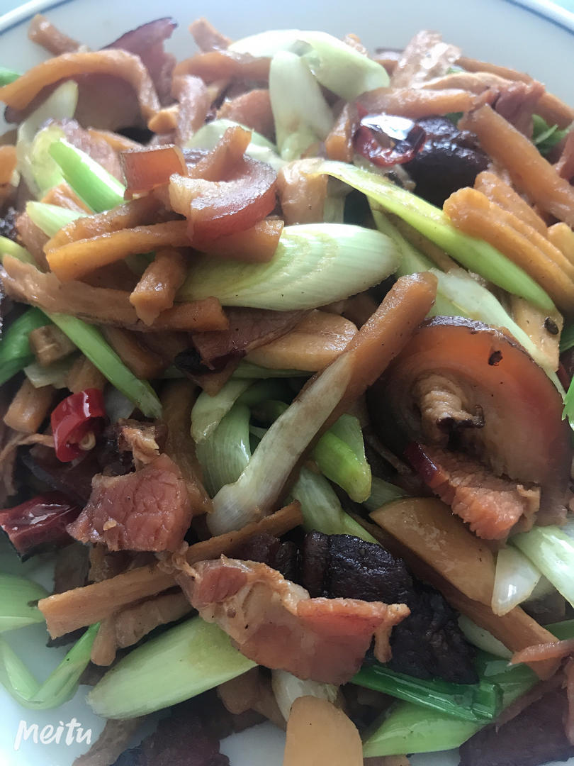 萝卜干炒腊肉（湘菜）新增腊肉快速去咸的方法