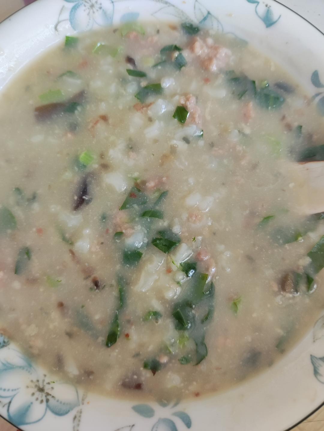 妈妈👩教我做的皮蛋瘦肉粥🥣简单快捷美味😋