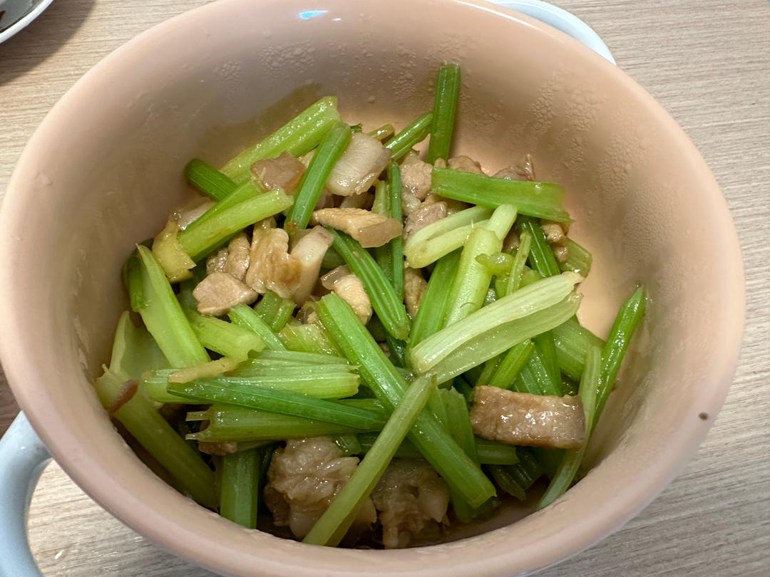 下饭芹菜炒肉