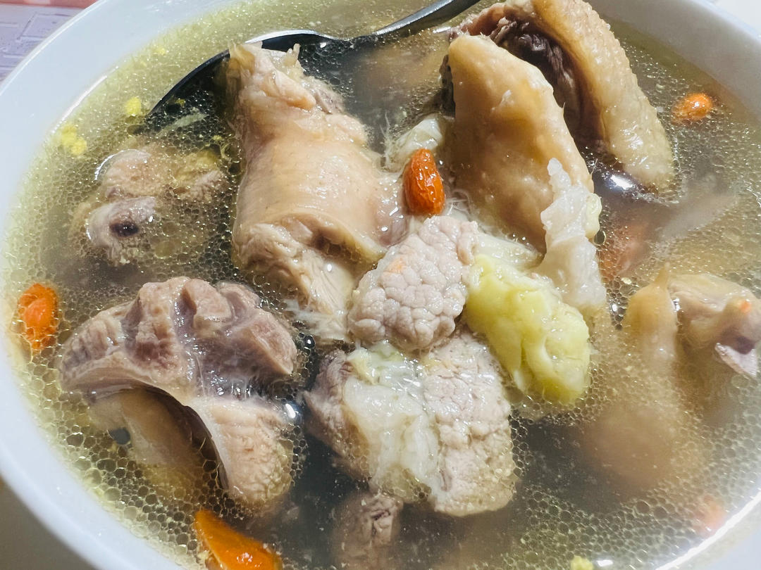 【榴莲煲鸡】这鸡汤一听不敢尝，吃一次天天想！