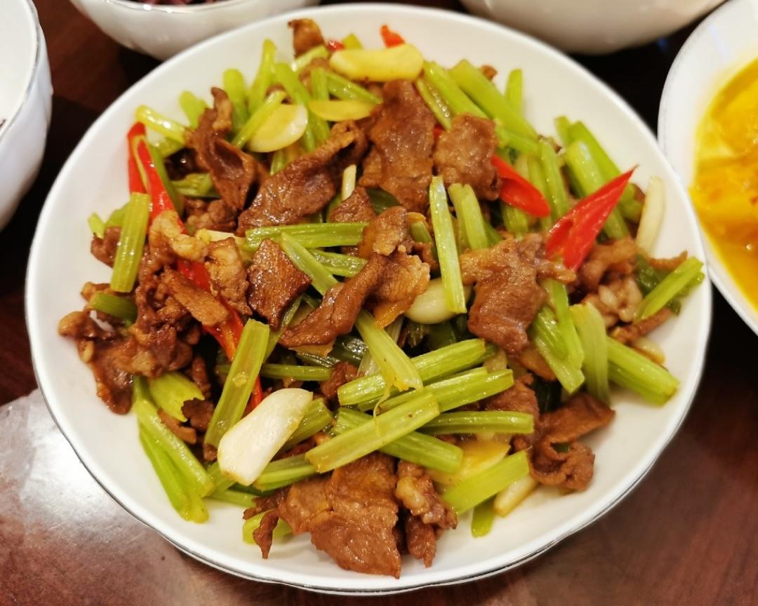 芹菜炒肉