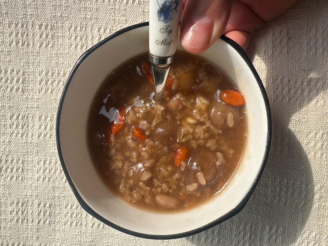 糯米桂圆莲子枸杞粥