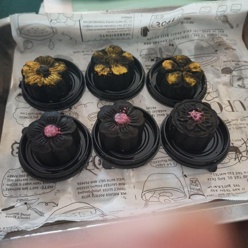 黑金流沙月饼